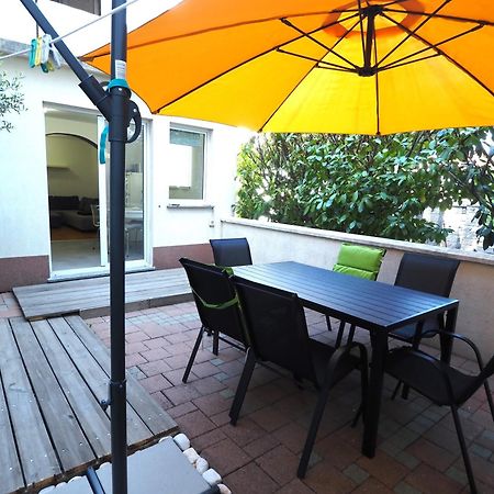 Apartment With Garden In Barbariga Exterior foto