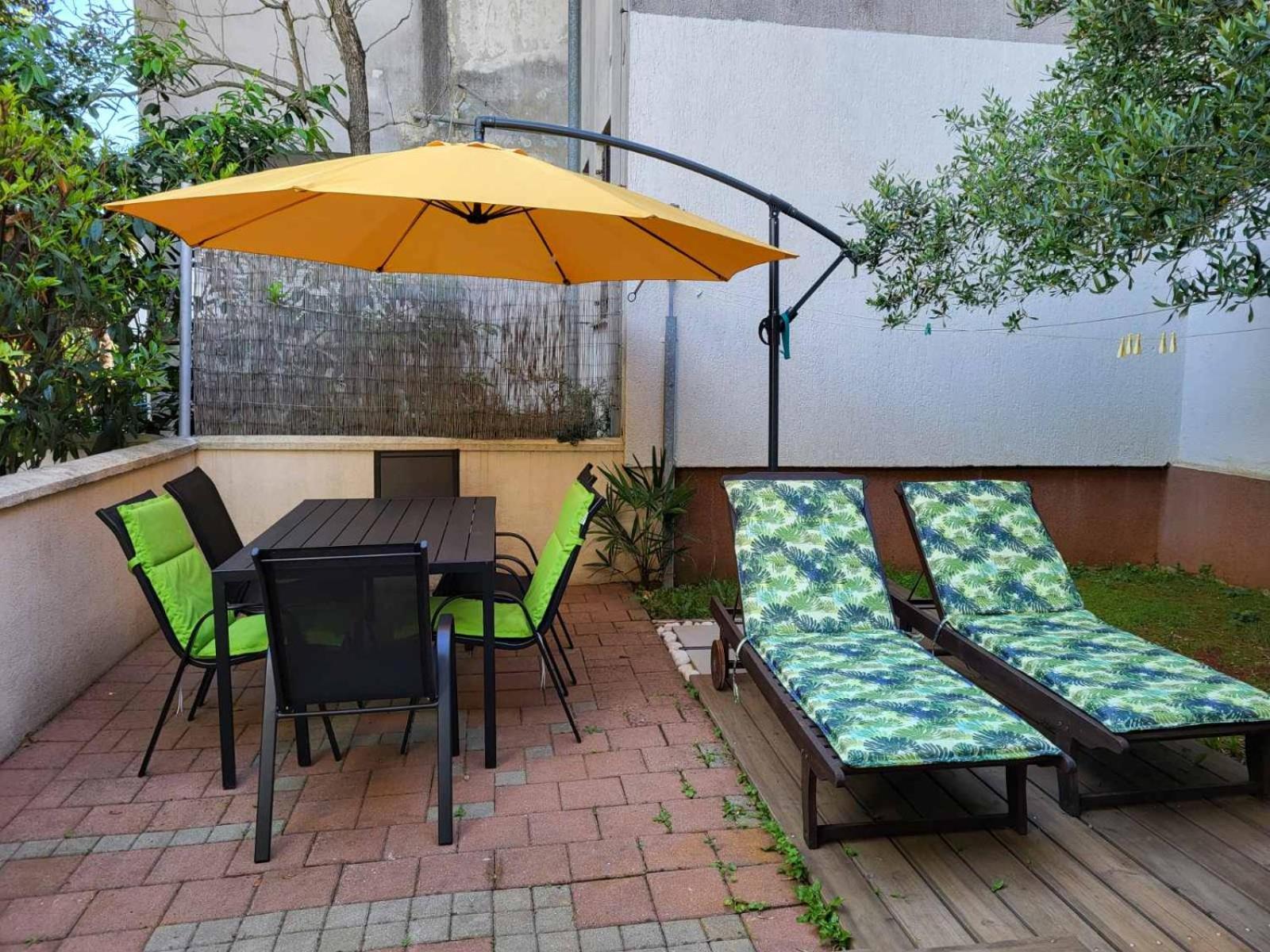 Apartment With Garden In Barbariga Exterior foto
