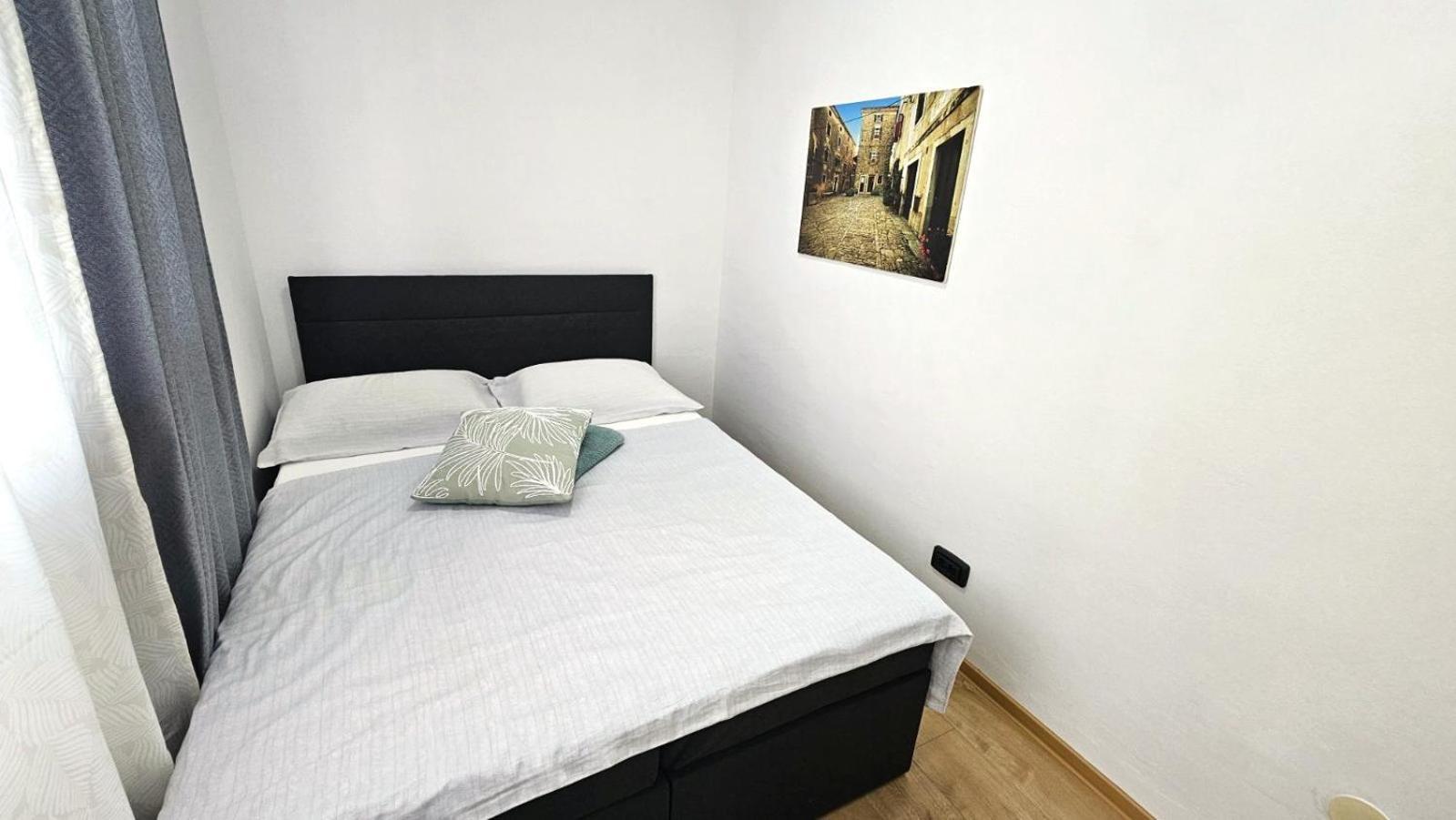 Apartment With Garden In Barbariga Exterior foto